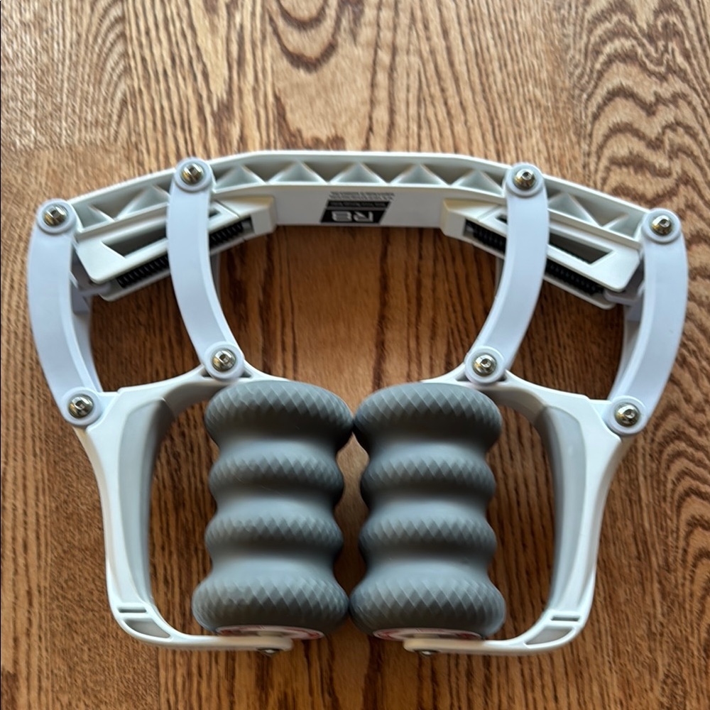 Roll recovery R8 deep tissue massager